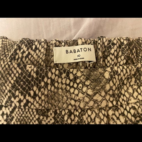 Snake Print Babaton high waisted shorts. - Picture 3 of 3